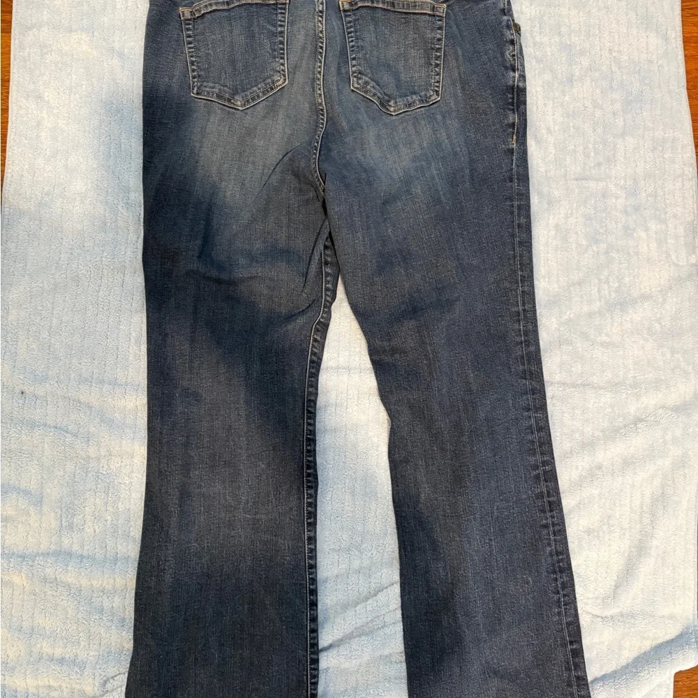 Torrid Curvy Fit Bootcut Jeans Women’s Plus 16R Medium Wash Stretch Denim - Picture 13 of 14